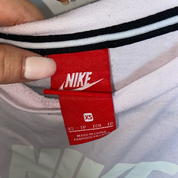 Pink Nike t shirt - Picture 3 of 3